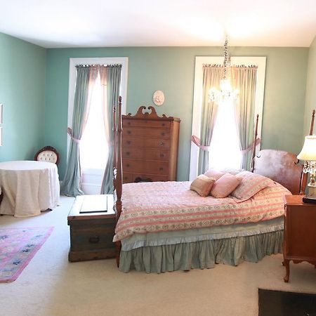 Mackechnie House Bed and Breakfast Cobourg Esterno foto