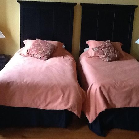 Mackechnie House Bed and Breakfast Cobourg Esterno foto