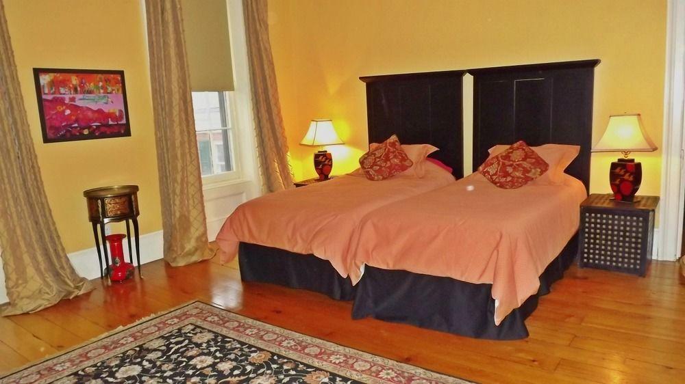 Mackechnie House Bed and Breakfast Cobourg Esterno foto