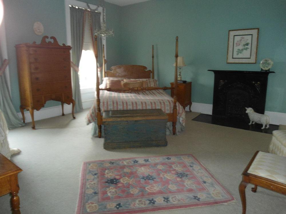 Mackechnie House Bed and Breakfast Cobourg Esterno foto
