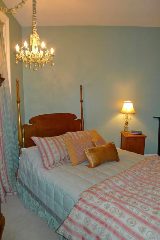 Mackechnie House Bed and Breakfast Cobourg Esterno foto